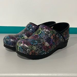 Nursing clogs